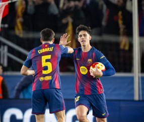 西甲争议判罚再起波澜：亚马尔禁区倒地，前裁判直言“这就是点球”！