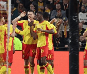 5-1！2-2！疯狂一夜，朗斯超越巴黎登顶，曼联翻车，那不勒斯4连胜