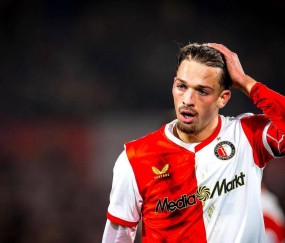 42岁范佩西率费耶诺德主场逼平阿贾克斯，华裔新星送点成关键