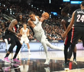 亨德森31分文班亚马伤退 开拓者逆转马刺扳平总比分